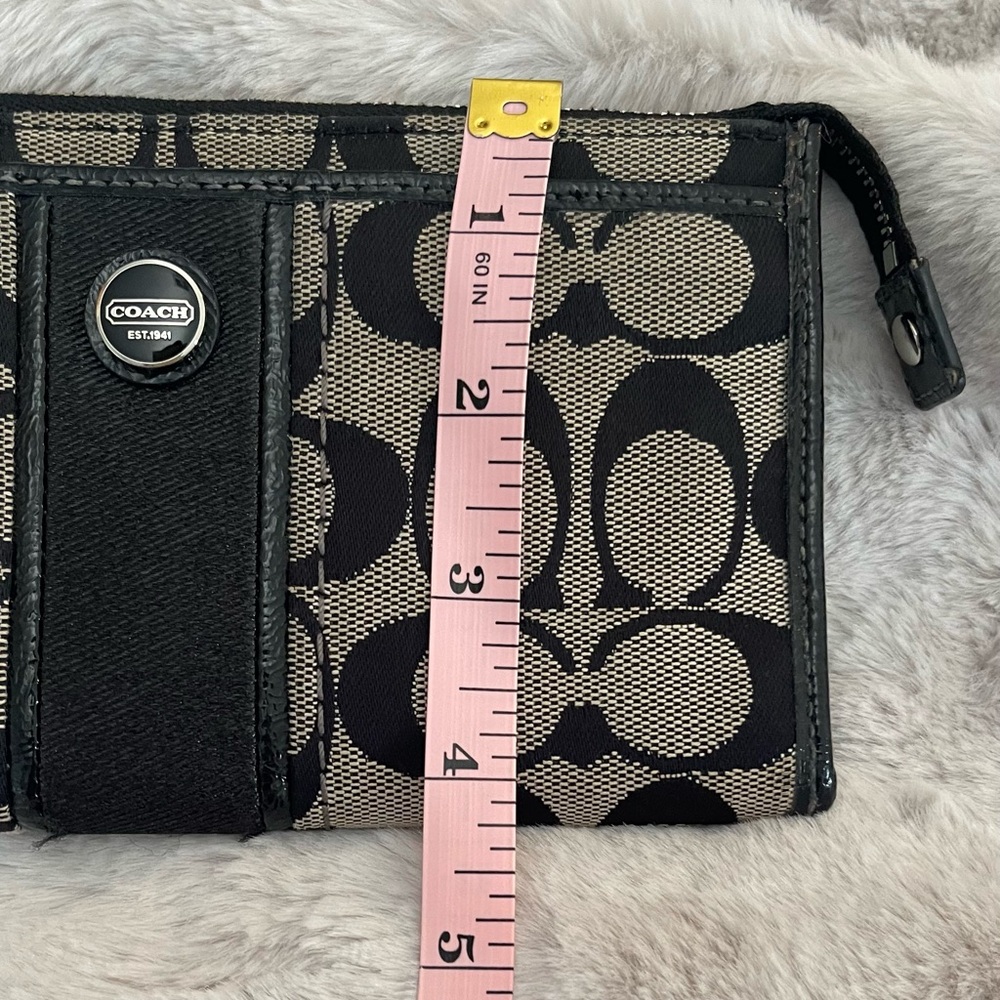 COACH Wallet with wrist strap, zipper closure, Authentic Coach Wallet - Picture 10 of 15